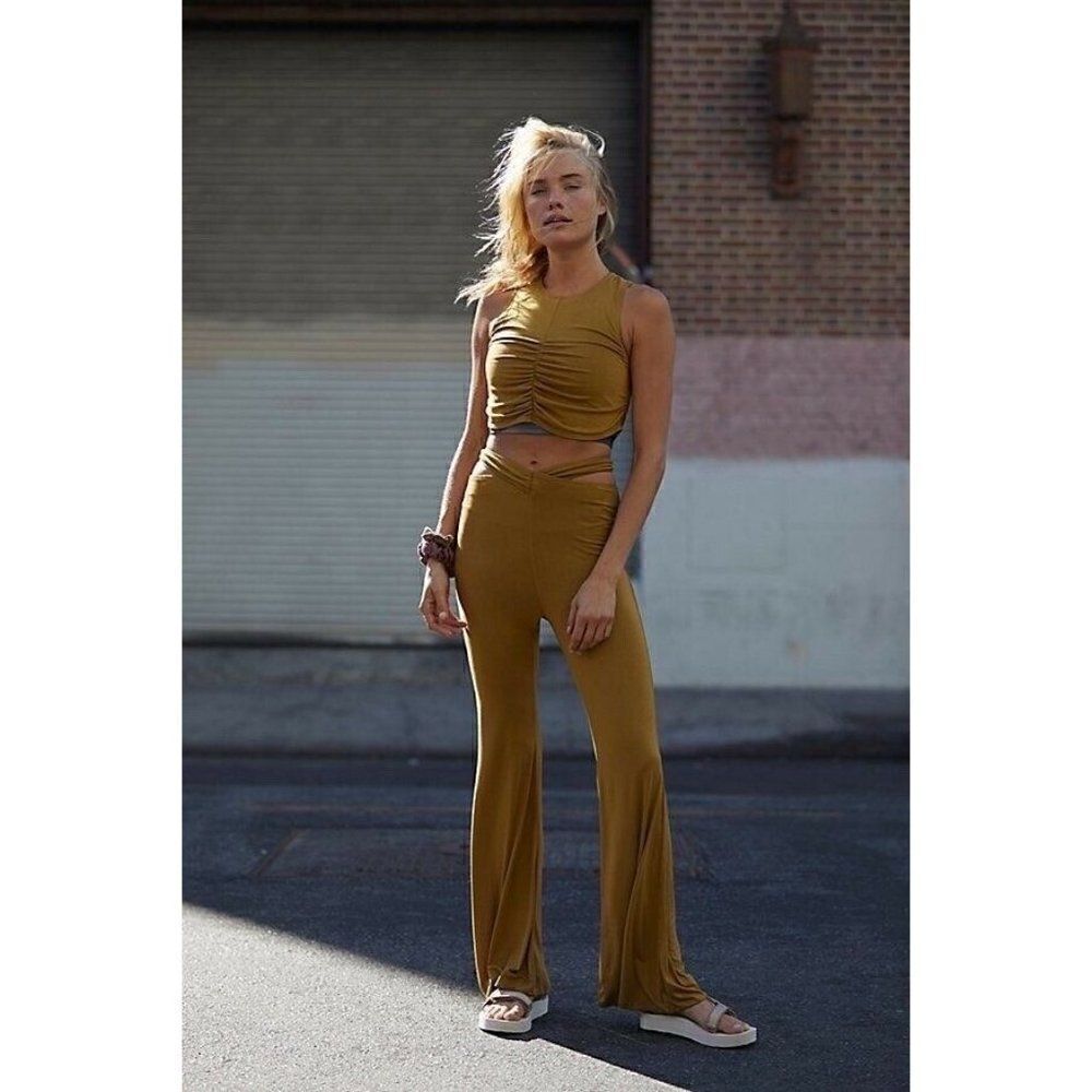 NWT FREE PEOPLE MOVEMENT Sz L CROSS OVER SET CROP TOP PANT SET